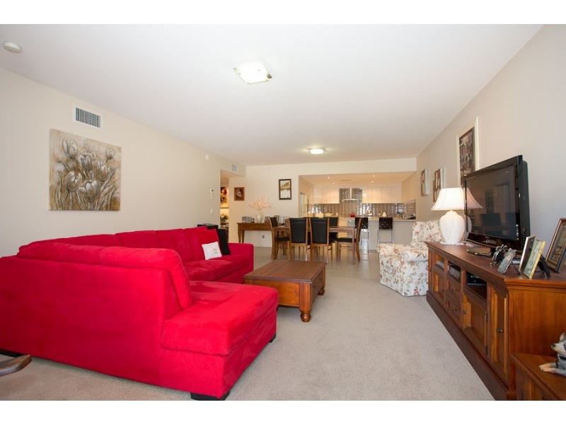 4/8 Spinnaker Drive, Sandstone Point QLD 4511