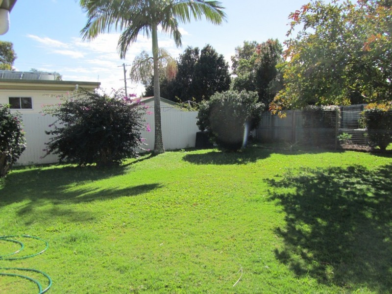 27 Lee Avenue, Bongaree QLD 4507