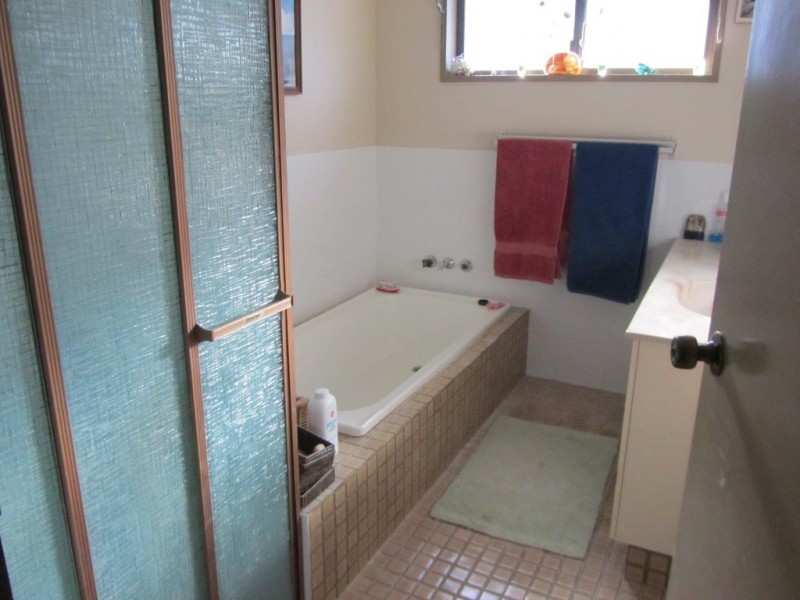 18 Hazell Avenue, Banksia Beach QLD 4507