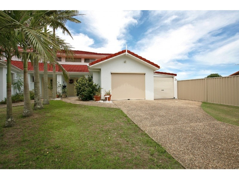 2/11 Norrland Court, Banksia Beach QLD 4507