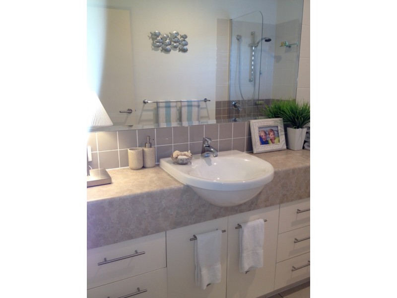 108 Spinnaker Esplanade, Sandstone Point QLD 4511