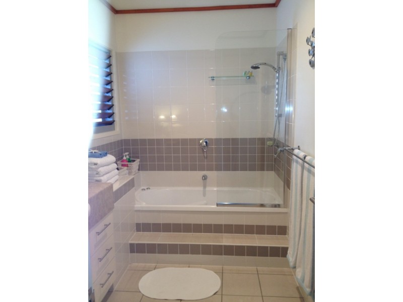 108 Spinnaker Esplanade, Sandstone Point QLD 4511