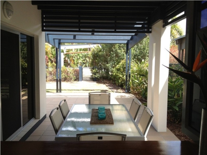 108 Spinnaker Esplanade, Sandstone Point QLD 4511