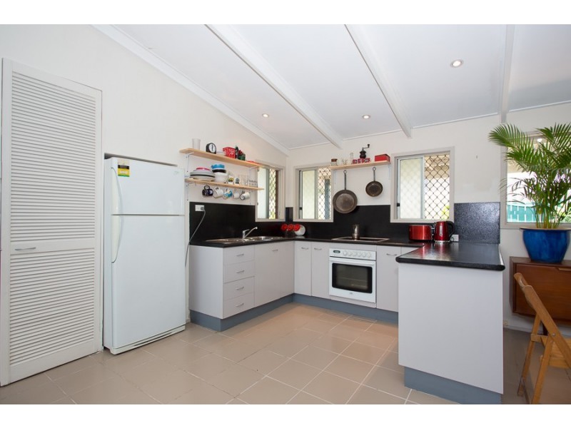 6 Ruby Avenue, Ningi QLD 4511