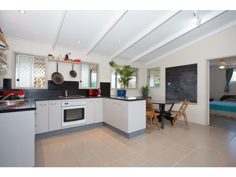 6 Ruby Avenue, Ningi QLD 4511