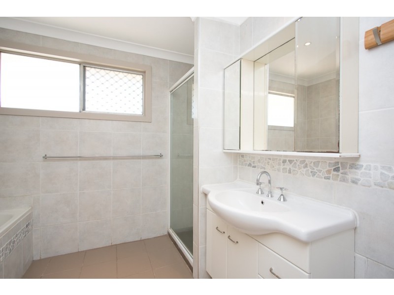 6 Ruby Avenue, Ningi QLD 4511