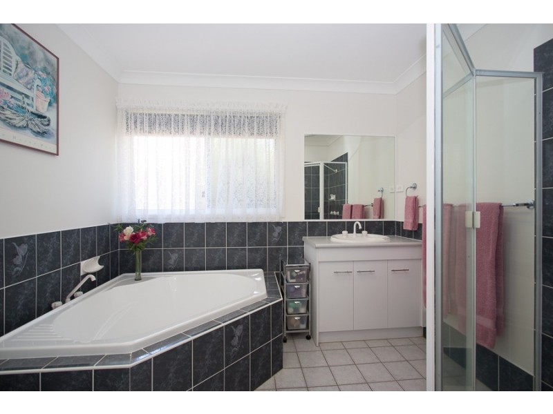 11 Winch Court, Banksia Beach QLD 4507