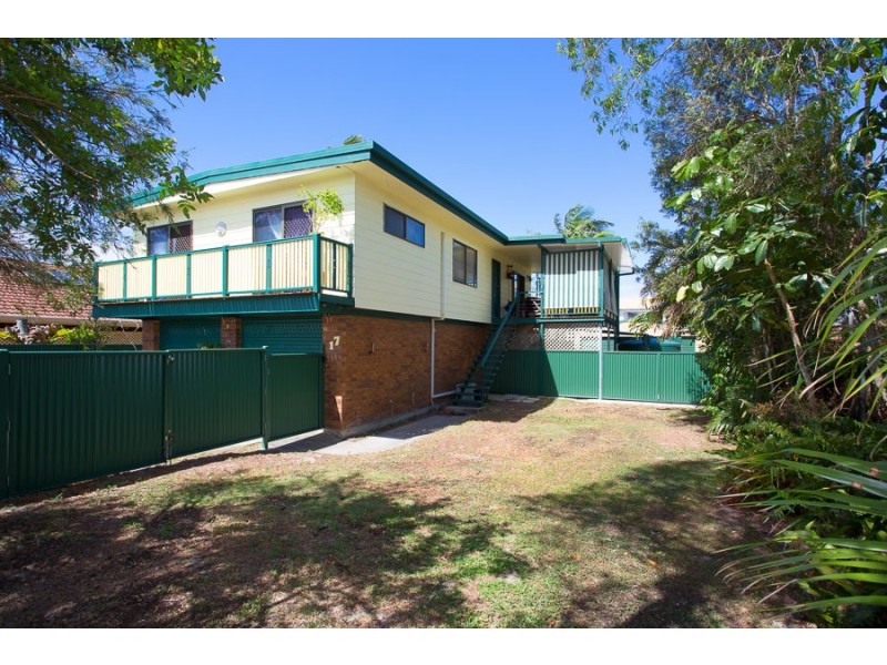 17 Pheasant Avenue, Banksia Beach QLD 4507