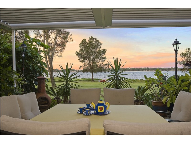 A16 Spinnaker Drive, Sandstone Point QLD 4511