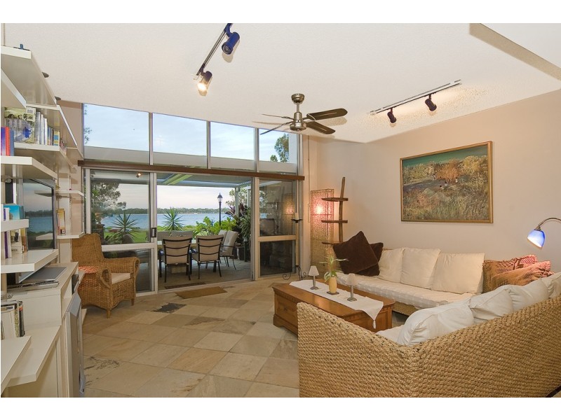 A16 Spinnaker Drive, Sandstone Point QLD 4511