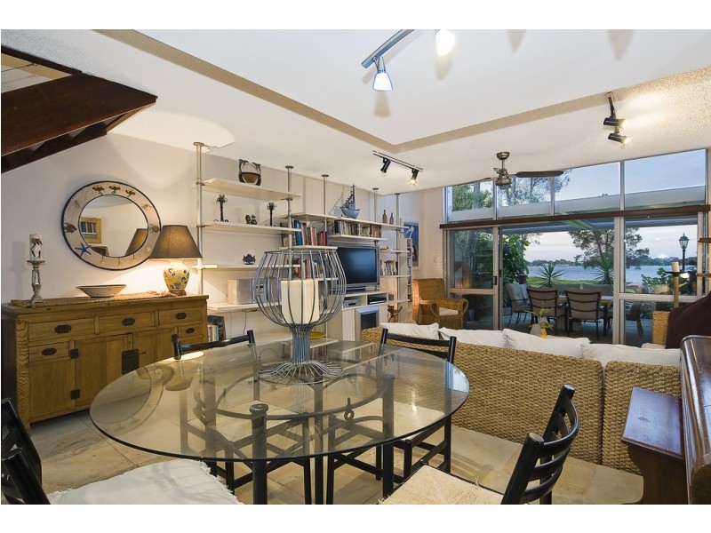 A16 Spinnaker Drive, Sandstone Point QLD 4511