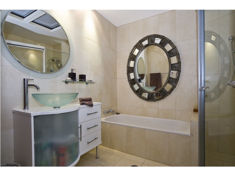 A16 Spinnaker Drive, Sandstone Point QLD 4511