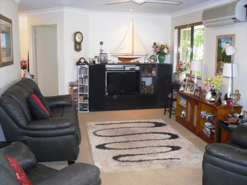 1 Seabreeze Court, Sandstone Point QLD 4511