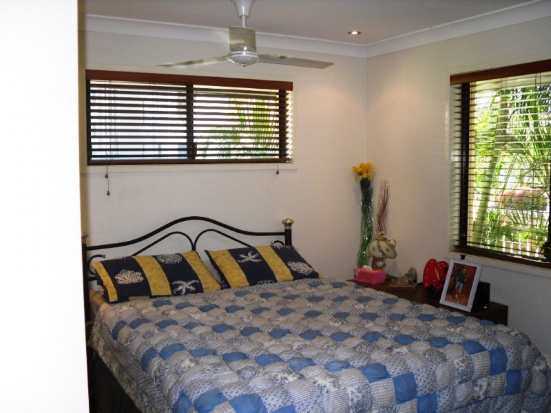 1 Seabreeze Court, Sandstone Point QLD 4511