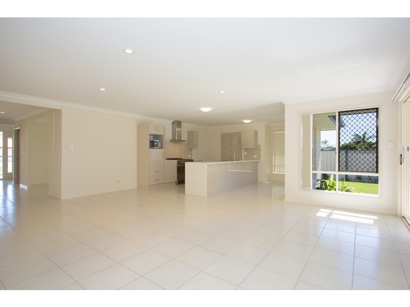 2 Sun Court, Banksia Beach QLD 4507