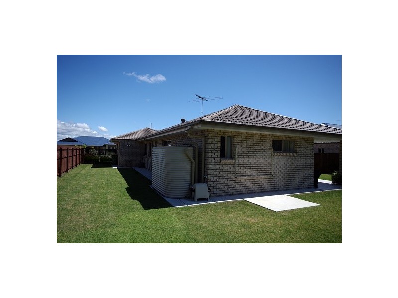 7 Pristine Place, Ningi QLD 4511