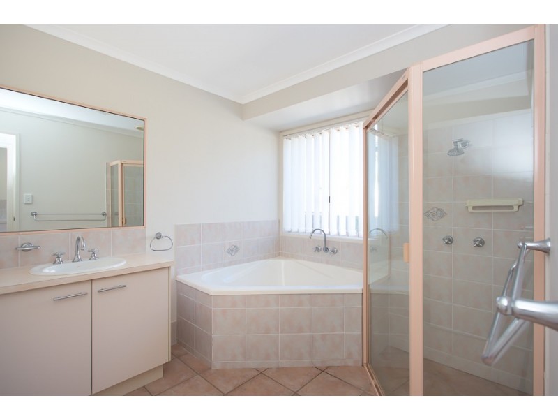 28 Topsail Circuit, Banksia Beach QLD 4507