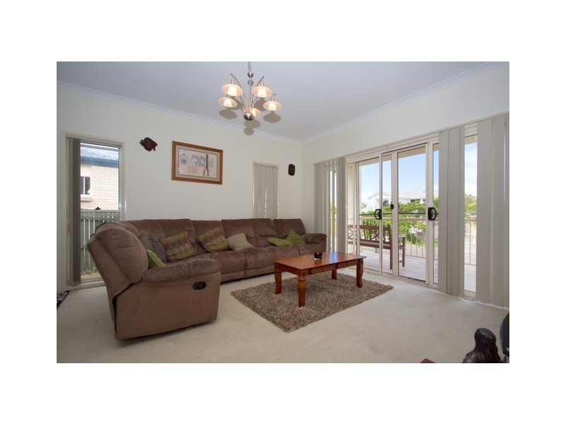 18 Headsail Drive, Banksia Beach QLD 4507