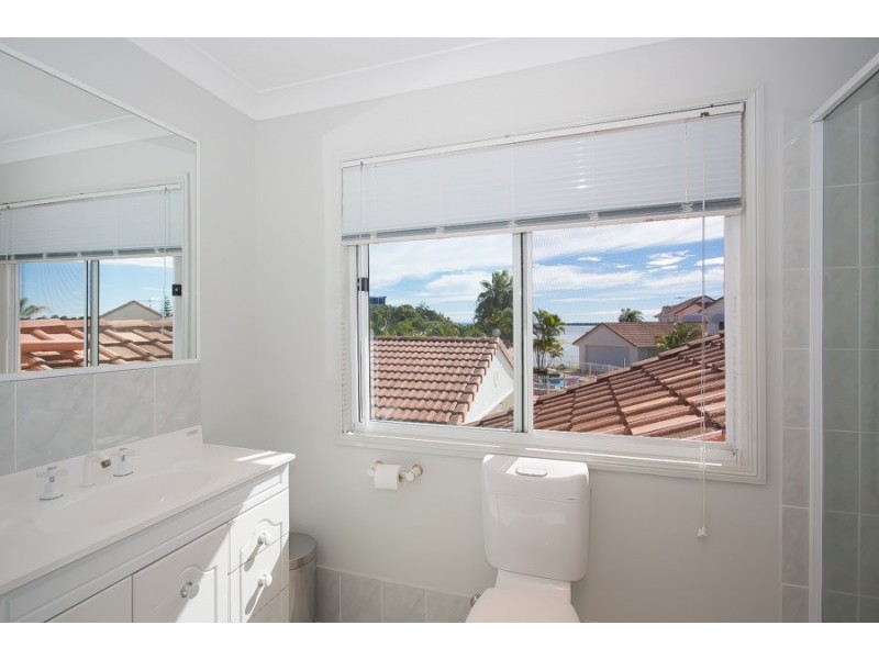 15/18-20 Spinnaker Drive, Sandstone Point QLD 4511