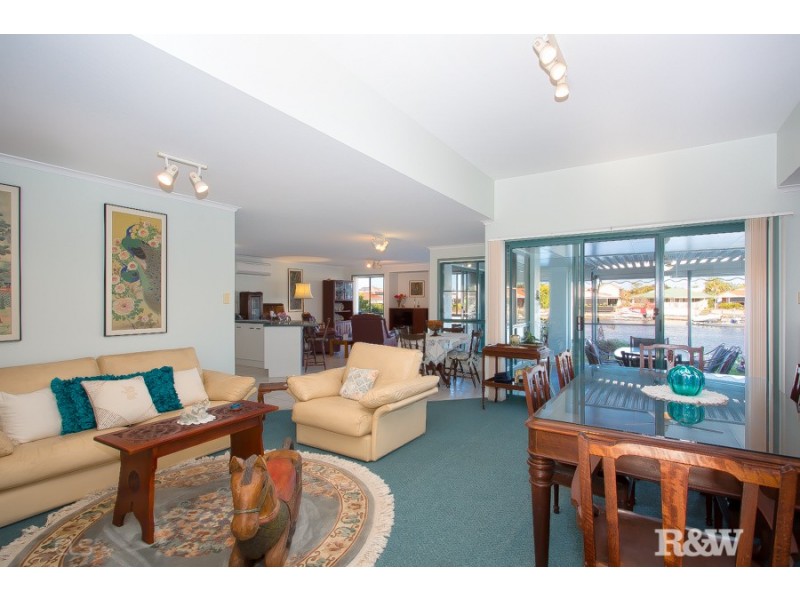 5 Commodore Place, Banksia Beach QLD 4507