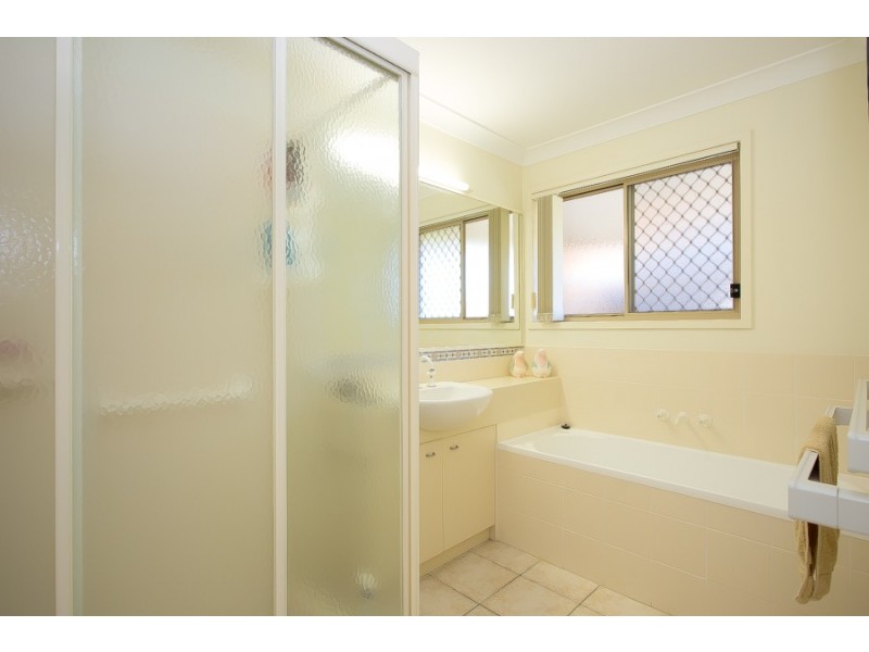 8 Seahorse Court, Banksia Beach QLD 4507