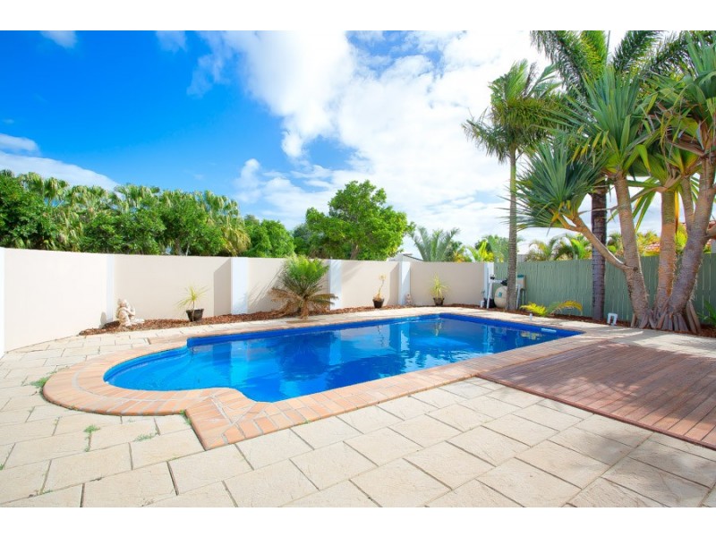 99 Cosmos Avenue, Banksia Beach QLD 4507