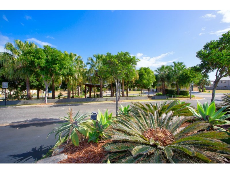 99 Cosmos Avenue, Banksia Beach QLD 4507