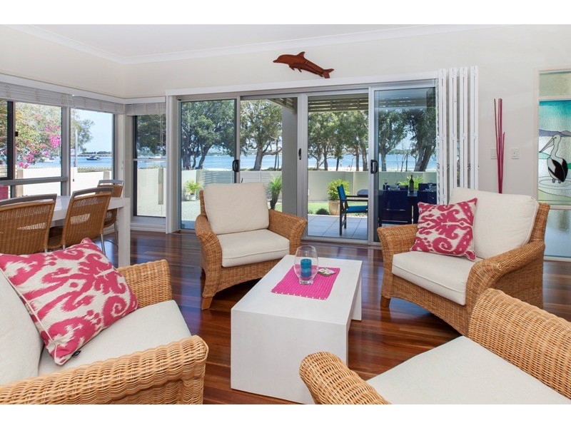 115 Sylvan Beach Esplanade, Bribie Island QLD 4507