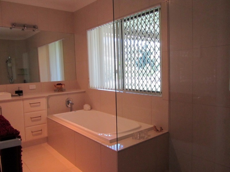 1-5 Barr Place, Ningi QLD 4511