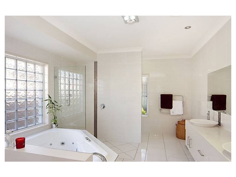 76 Cosmos Avenue, Banksia Beach QLD 4507