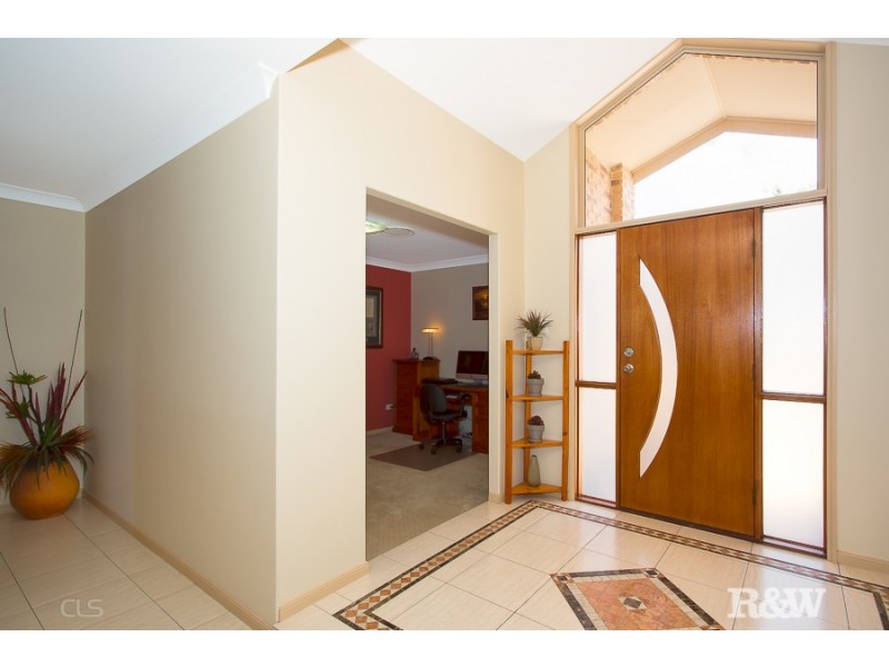 8 Sunbrite Court, Sandstone Point QLD 4511