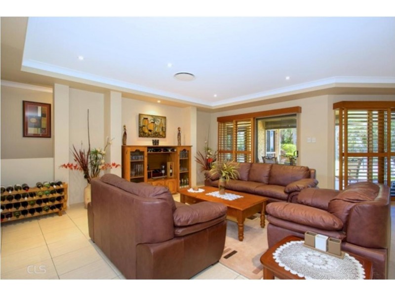 8 Sunbrite Court, Sandstone Point QLD 4511