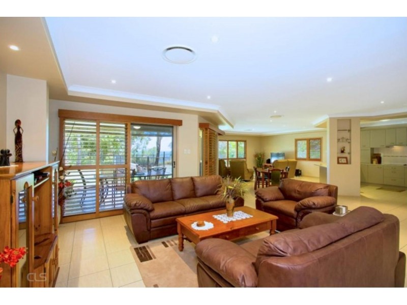 8 Sunbrite Court, Sandstone Point QLD 4511