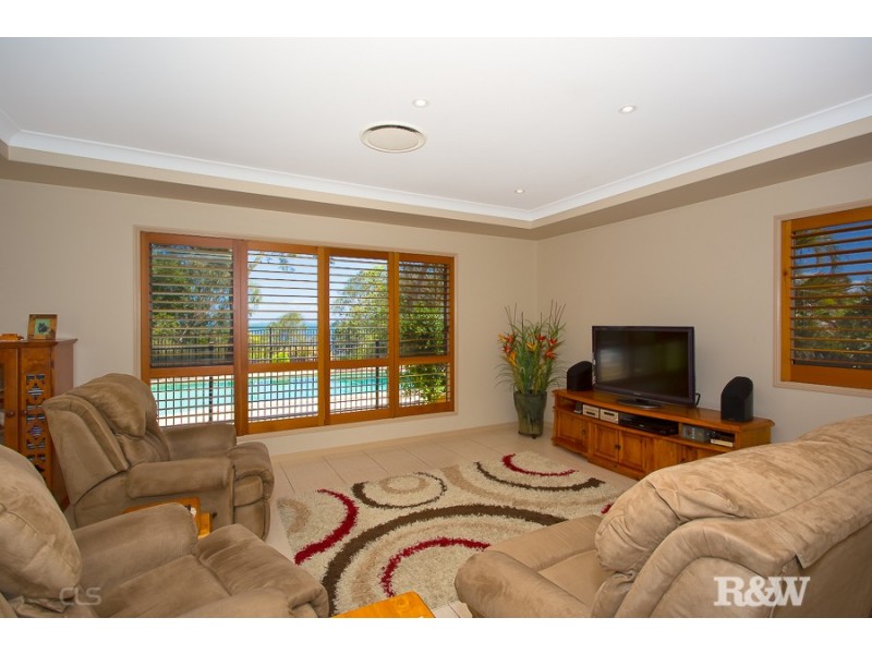 8 Sunbrite Court, Sandstone Point QLD 4511