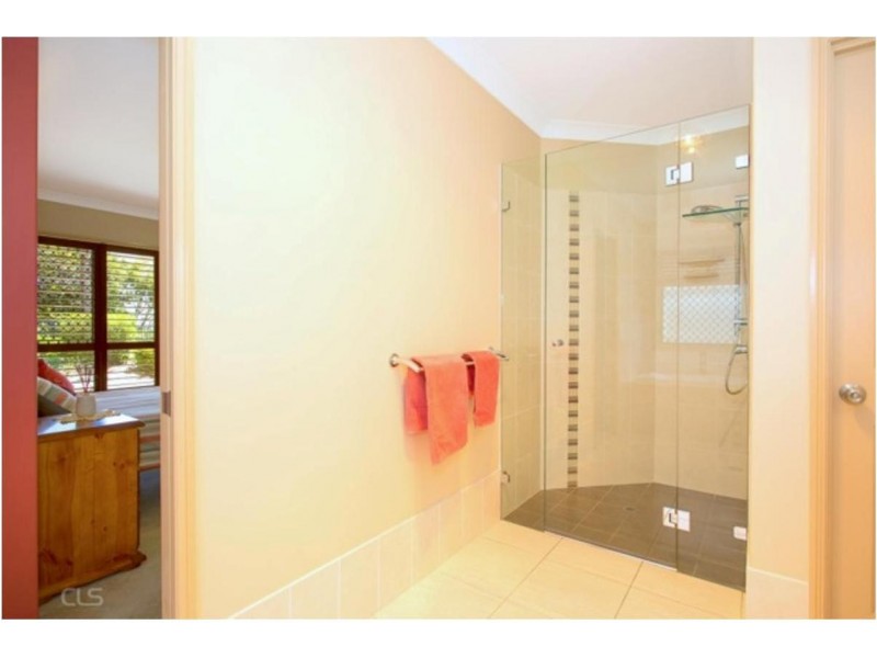 8 Sunbrite Court, Sandstone Point QLD 4511
