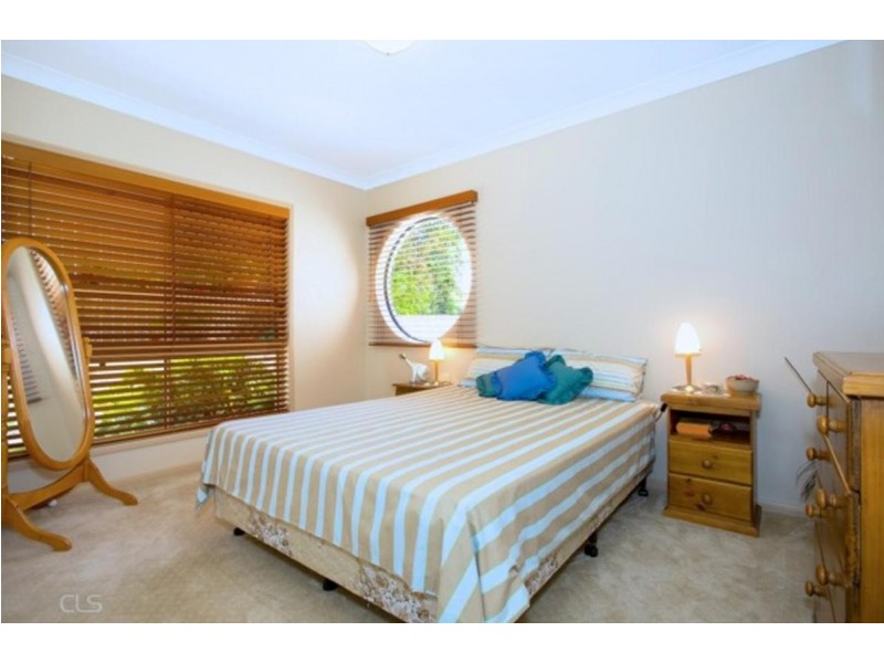 8 Sunbrite Court, Sandstone Point QLD 4511