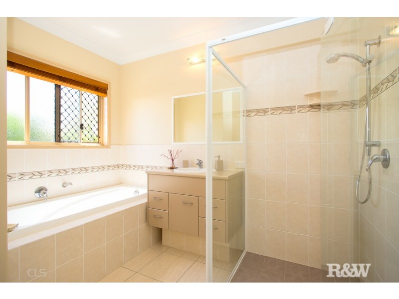 8 Sunbrite Court, Sandstone Point QLD 4511