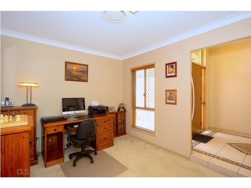 8 Sunbrite Court, Sandstone Point QLD 4511
