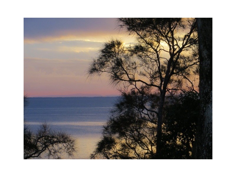 8 Sunbrite Court, Sandstone Point QLD 4511