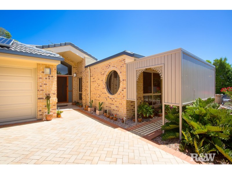 8 Sunbrite Court, Sandstone Point QLD 4511