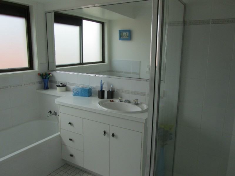 77 Phoenix Avenue, Bongaree QLD 4507