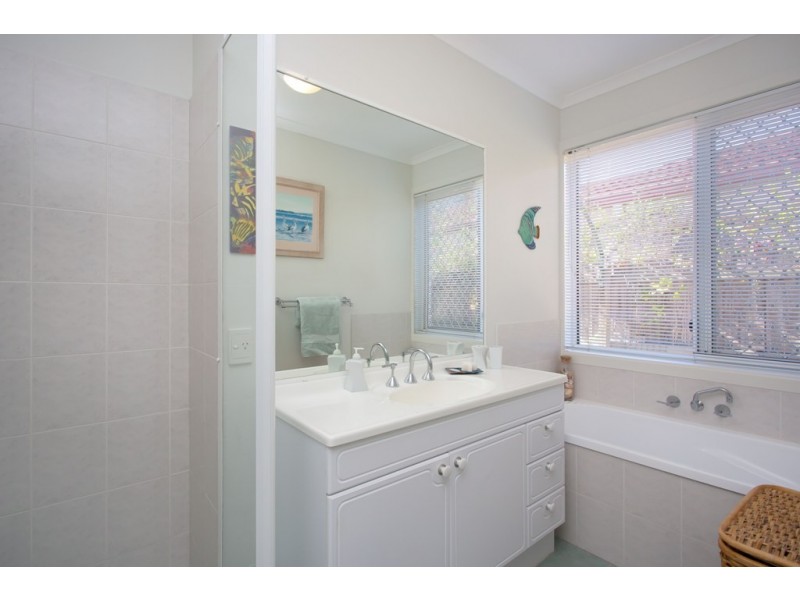 18 Trimaran Court, Banksia Beach QLD 4507