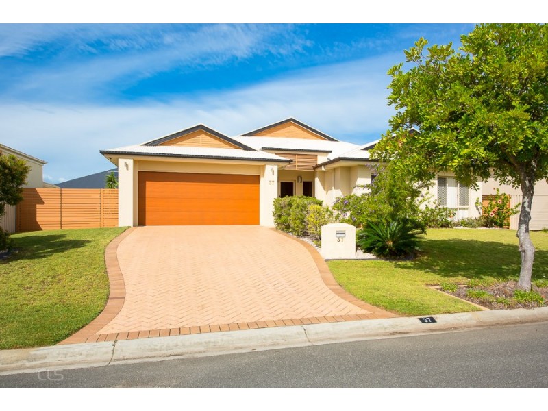37 Raptor Parade, Banksia Beach QLD 4507