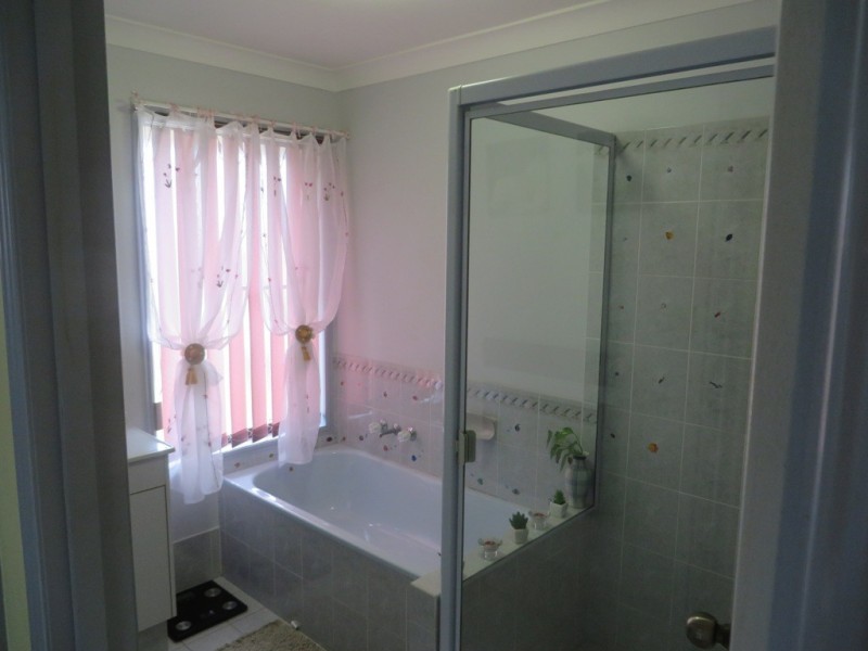 3 York Court, Sandstone Point QLD 4511