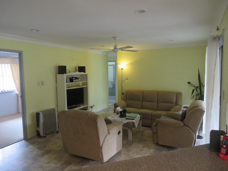 3 York Court, Sandstone Point QLD 4511