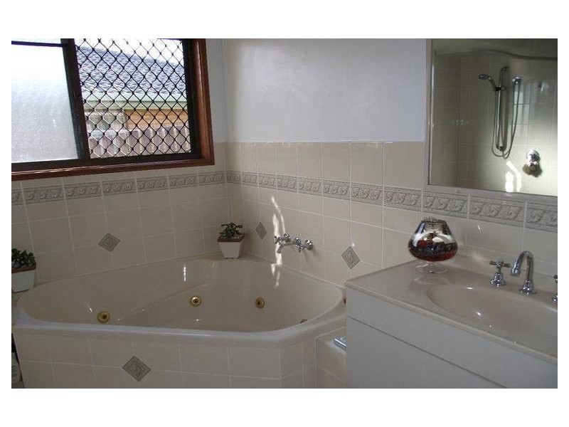 4 Daniel Place, Banksia Beach QLD 4507