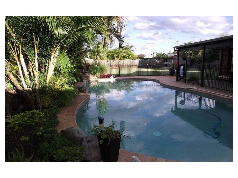 4 Daniel Place, Banksia Beach QLD 4507