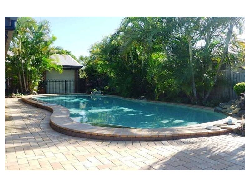 4 Daniel Place, Banksia Beach QLD 4507