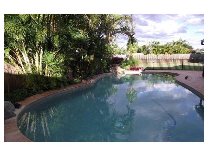 4 Daniel Place, Banksia Beach QLD 4507