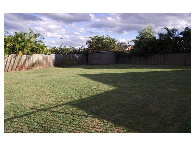4 Daniel Place, Banksia Beach QLD 4507